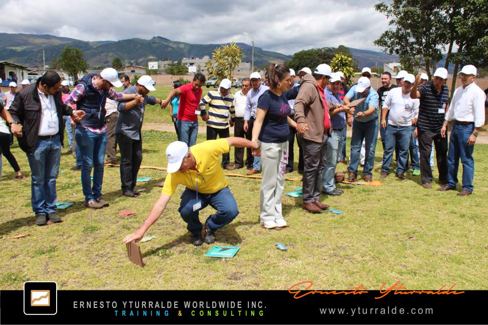 Team Building El Salvador | Taller de trabajo en equipo con enfoque en confianza, liderazgo y resultados