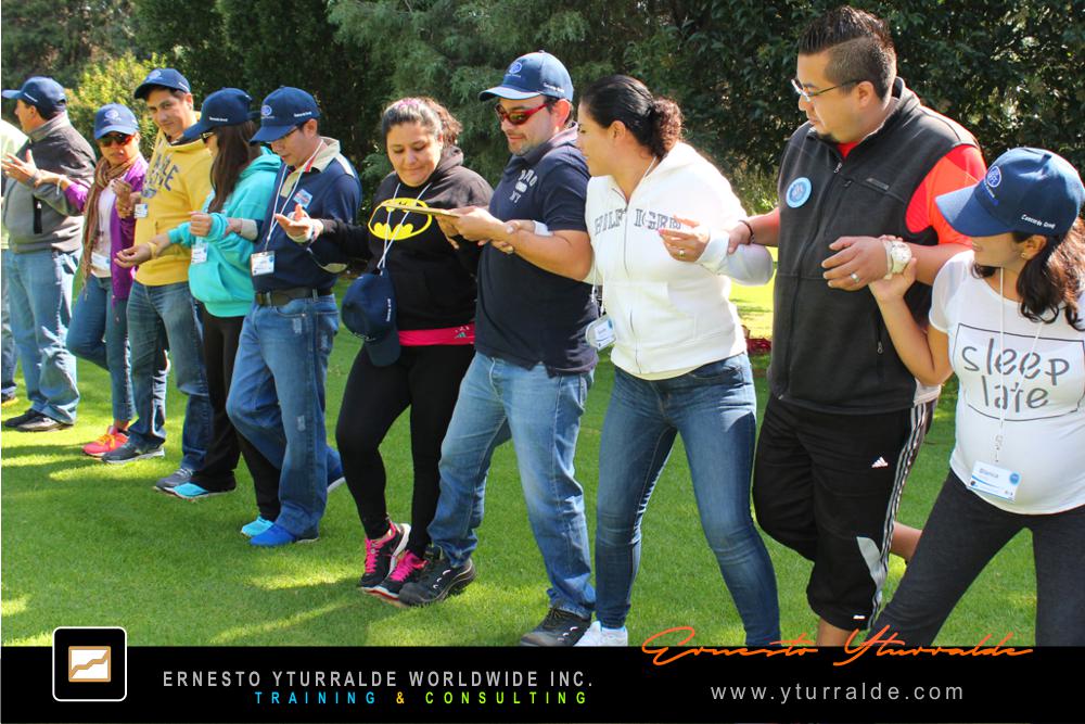 Team Building El Salvador | Actividad empresarial enfocada en comunicación, liderazgo y cohesión grupal