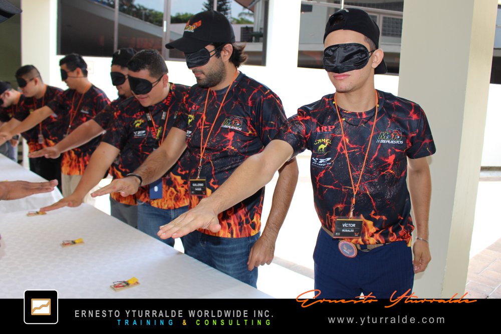 El Salvador Team Building | Team Building El Salvador en cuerdas bajas | colaboración y confianza entre colaboradores