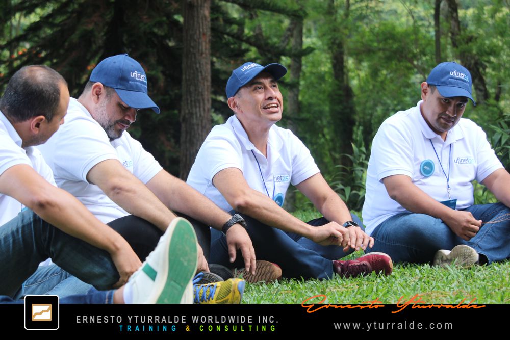 El Salvador Team Building | Equilibrio y trabajo en equipo en cuerdas | integración de colaboradores en El Salvador