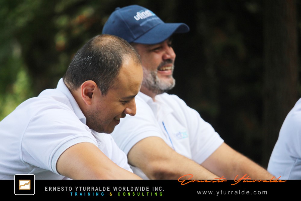 El Salvador Team Building | Resolución de problemas colaborativos | circuito de cuerdas bajas en El Salvador
