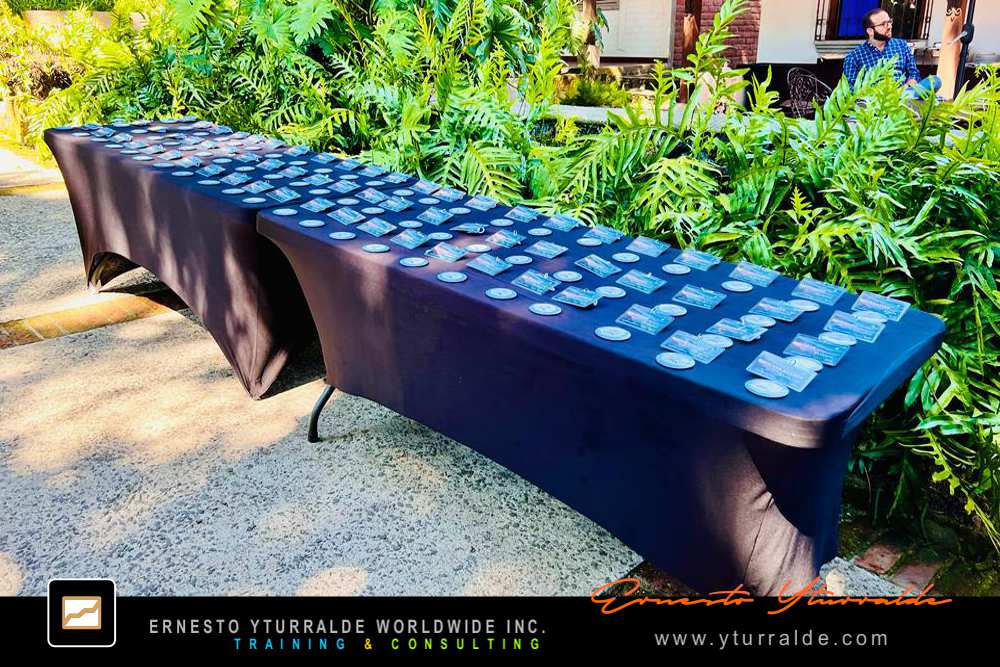 El Salvador Team Building | Comunicación no verbal y coordinación fina | desafío de cuerdas en equipo