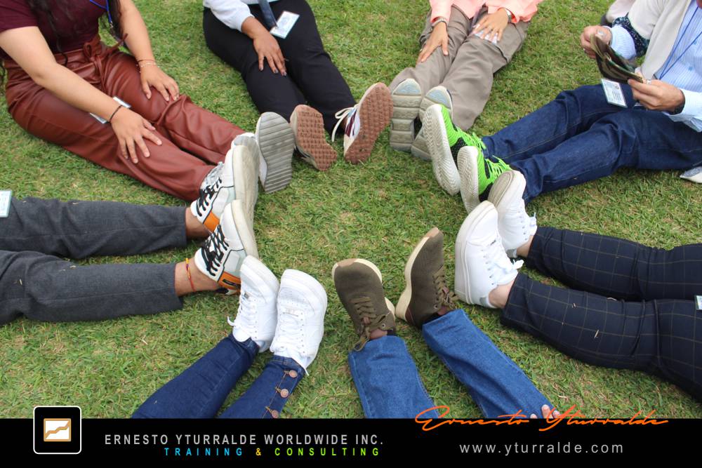 El Salvador Team Building | Celebración del logro colectivo | Team Building El Salvador con cuerdas bajas